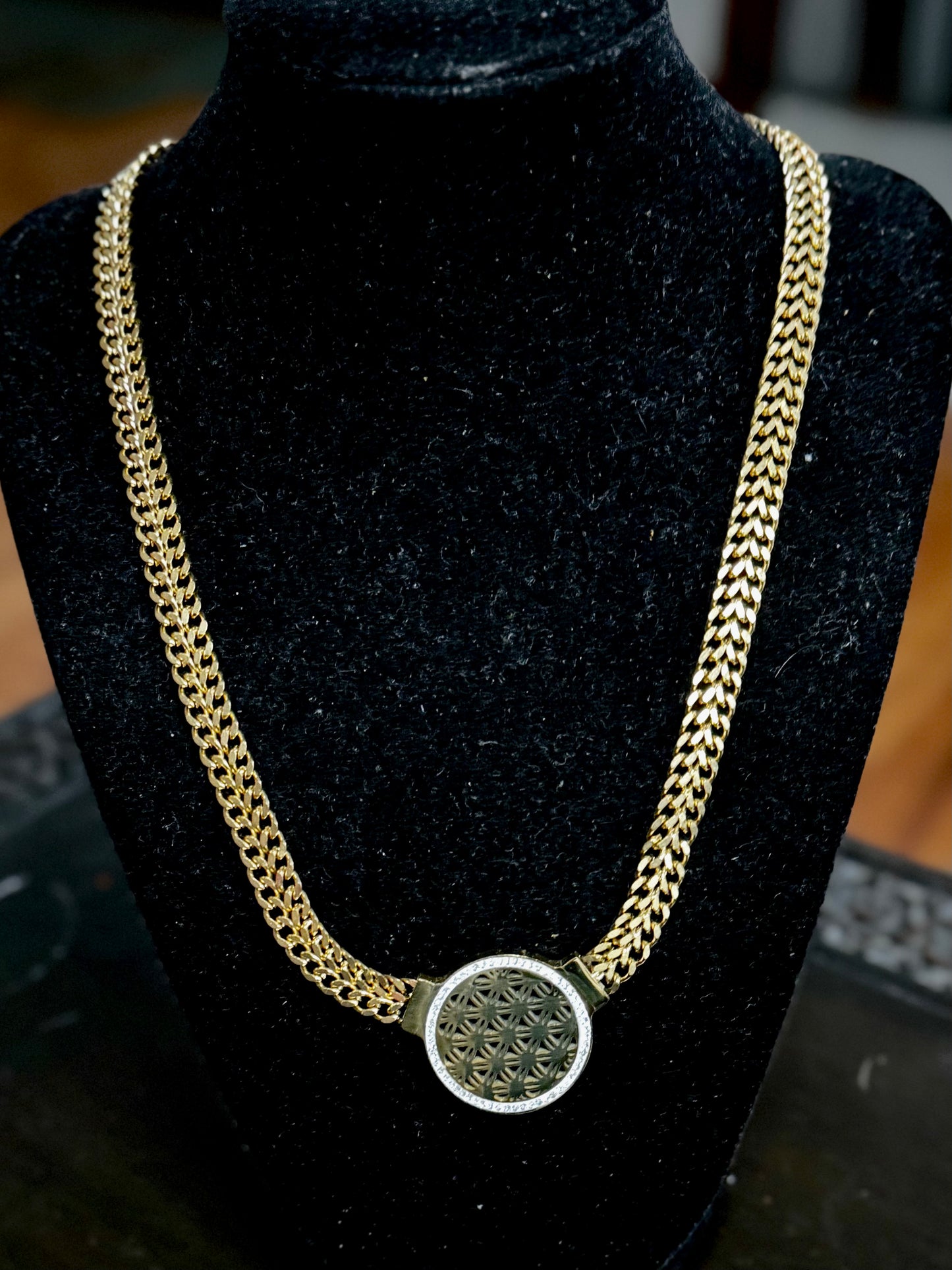 Legacy Necklace Gold